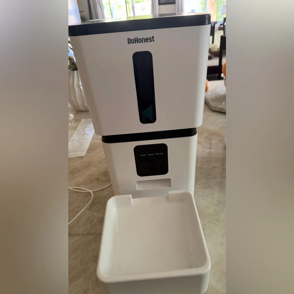DoHonest pet feeder with camera EUC - Picture 4 of 10